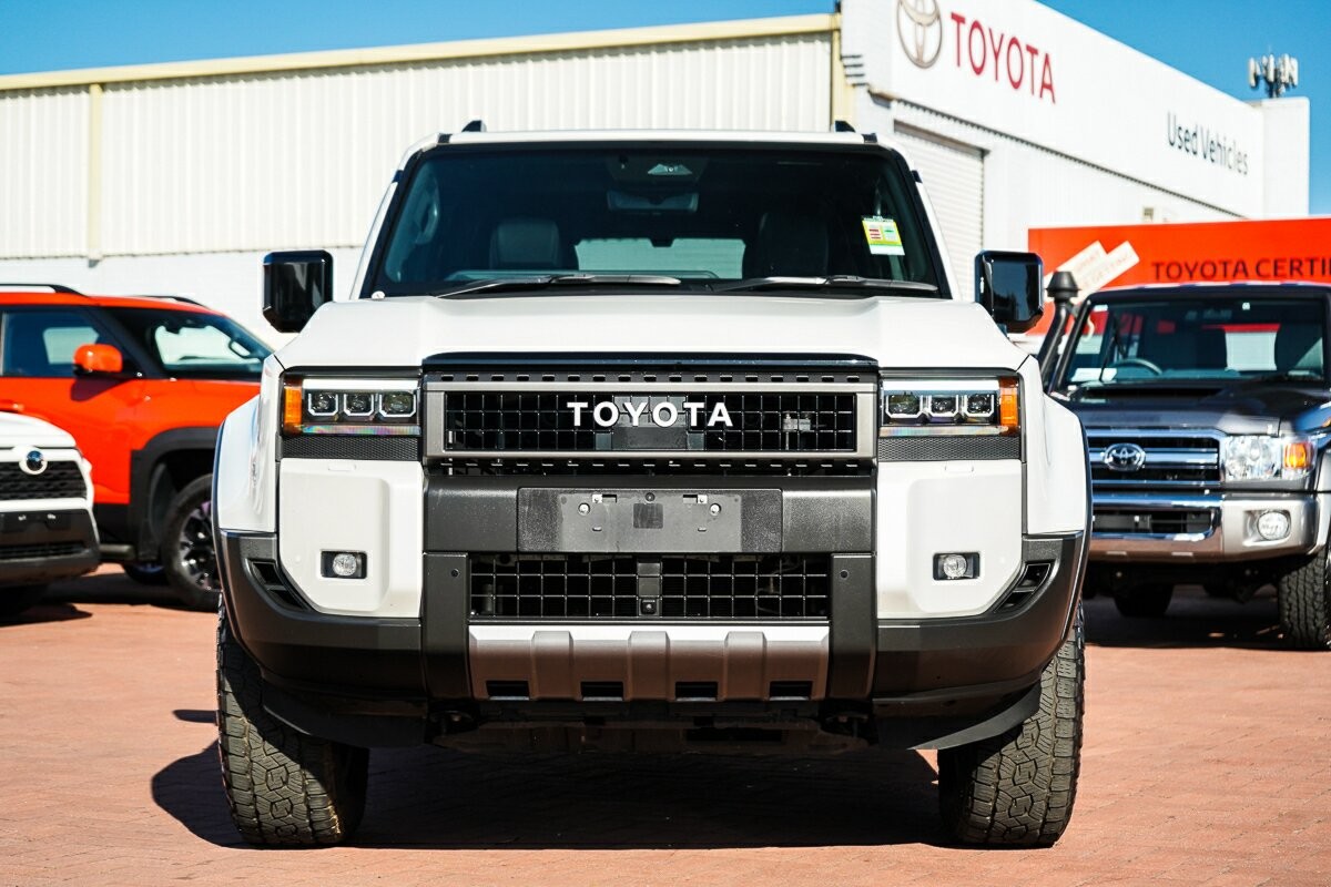 Toyota Landcruiser Prado image 3
