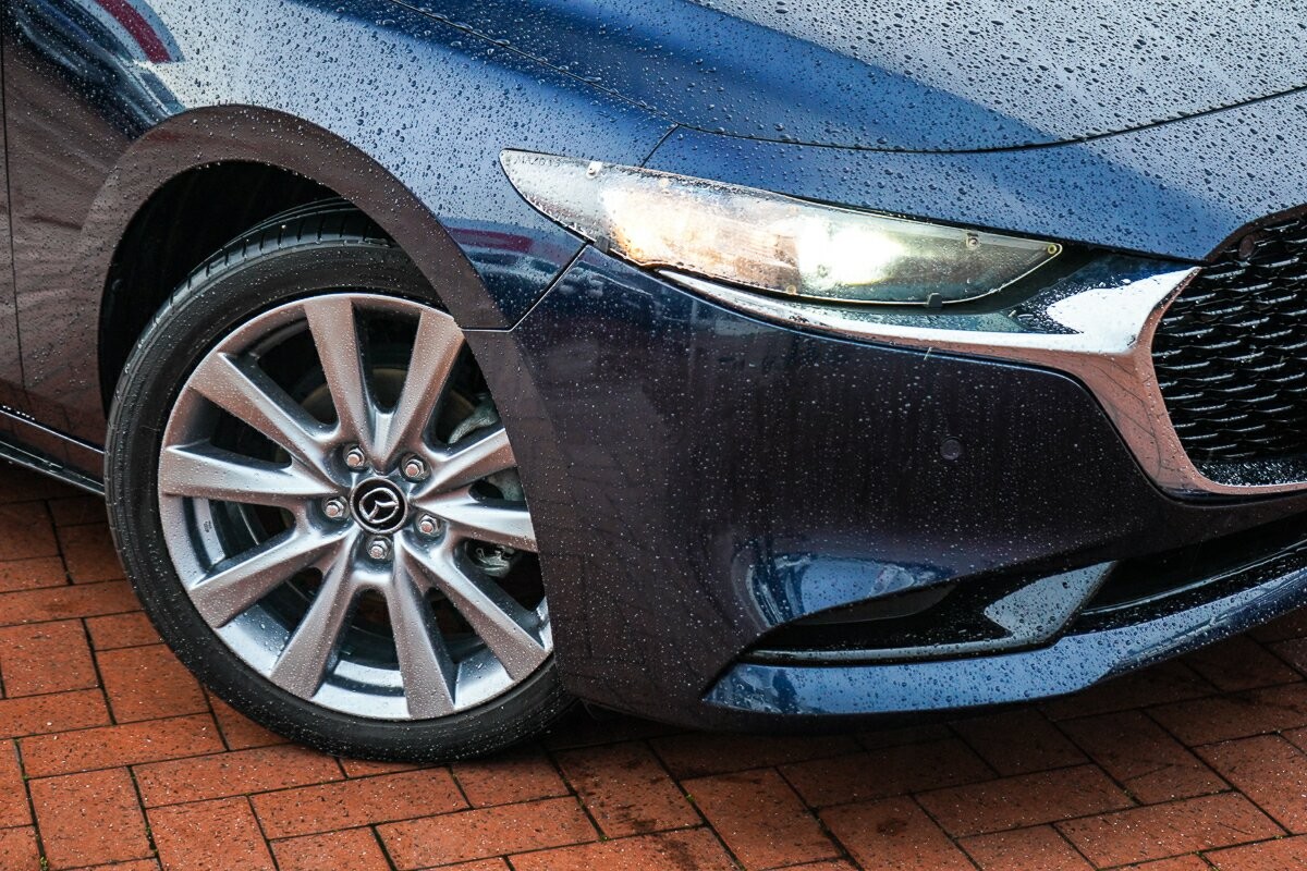 Mazda 3 image 2
