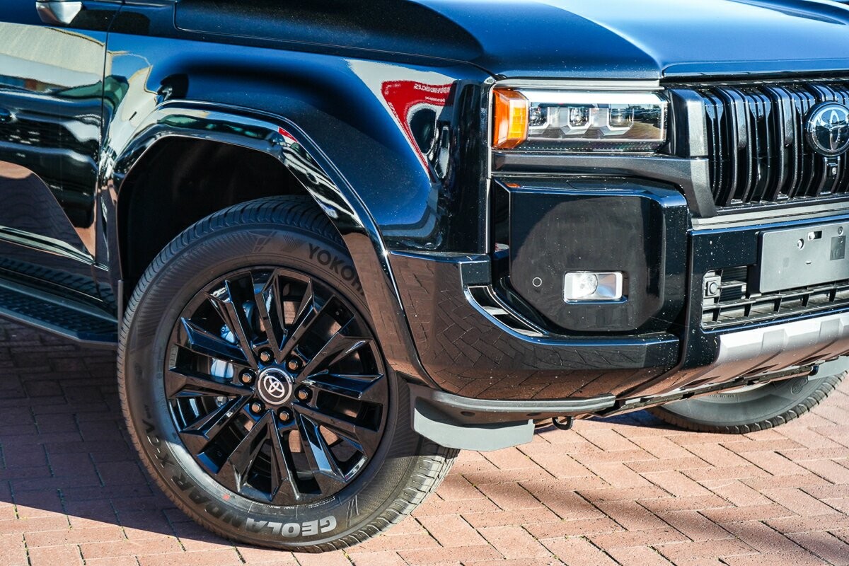 Toyota Landcruiser Prado image 2