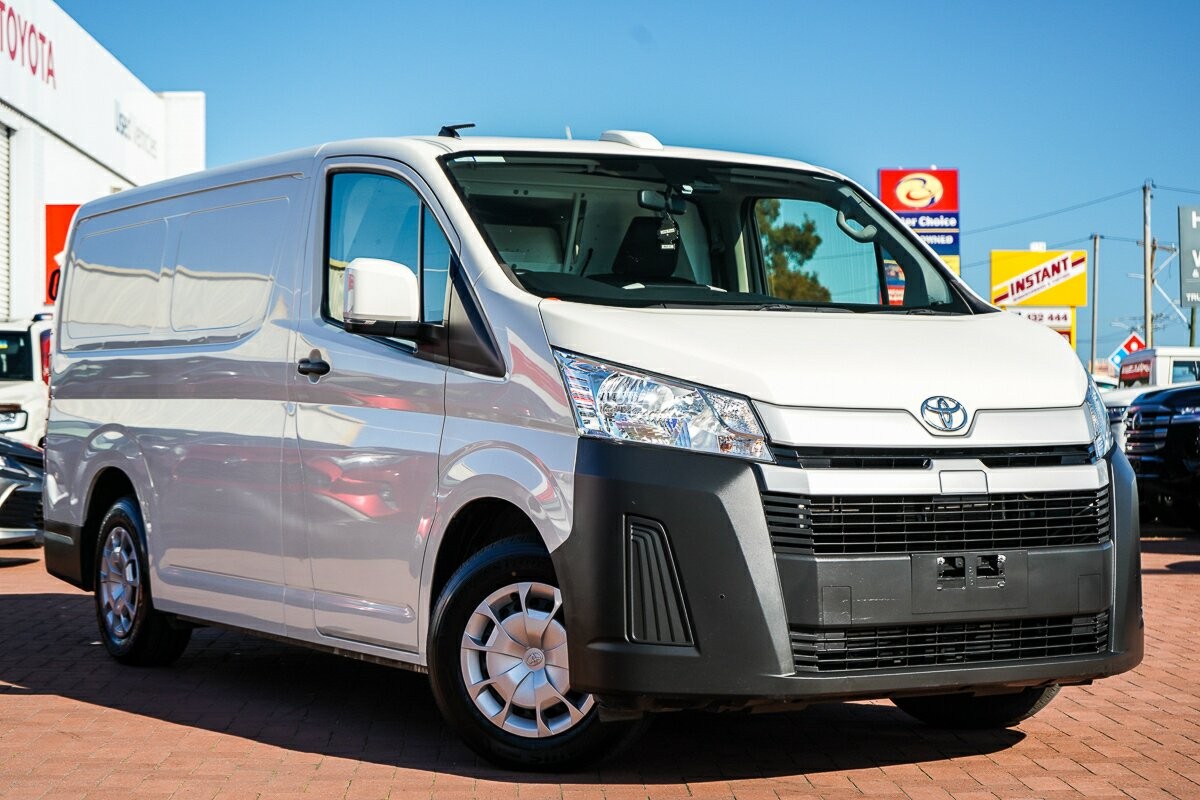 Toyota Hiace image 1