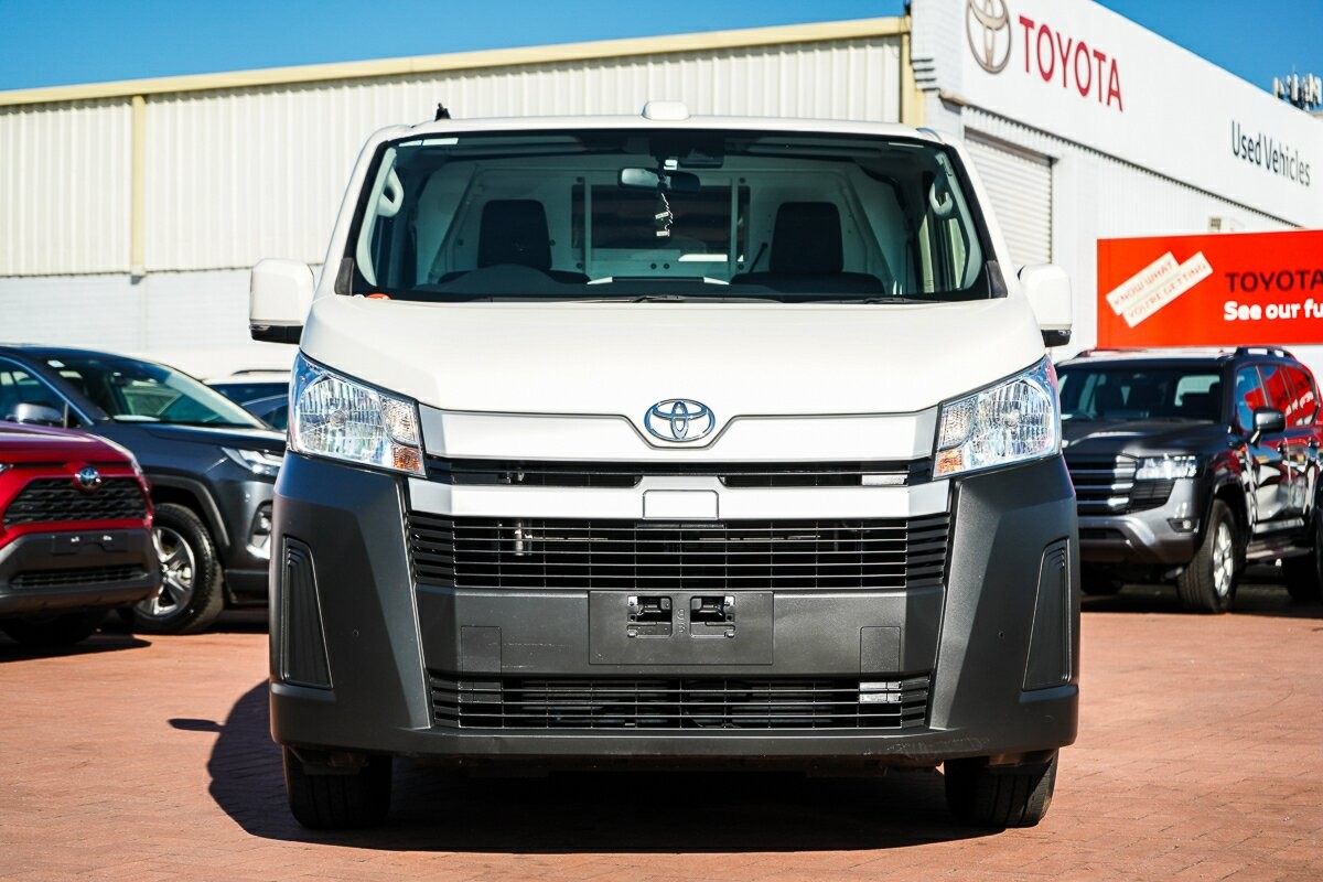 Toyota Hiace image 3