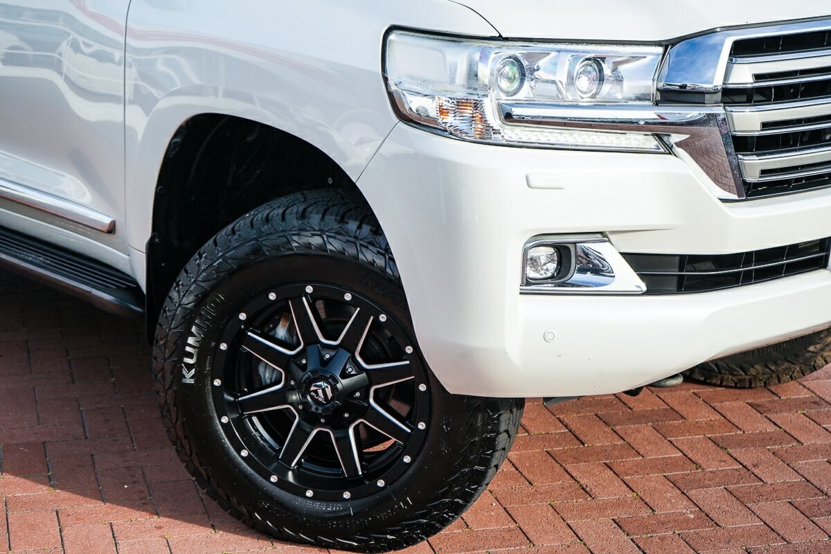Toyota Landcruiser image 2