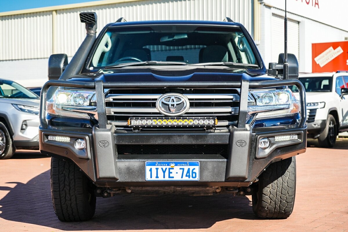 Toyota Landcruiser image 3