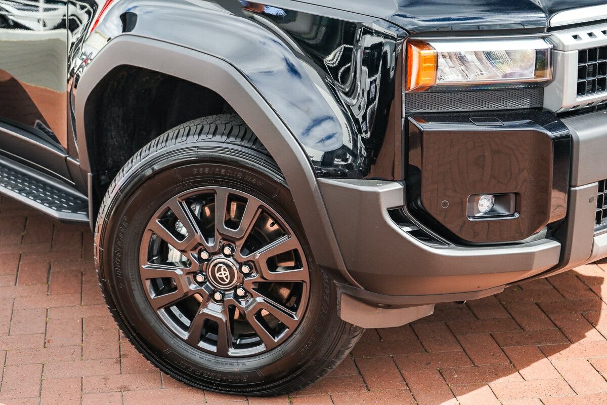 Toyota Landcruiser Prado image 2