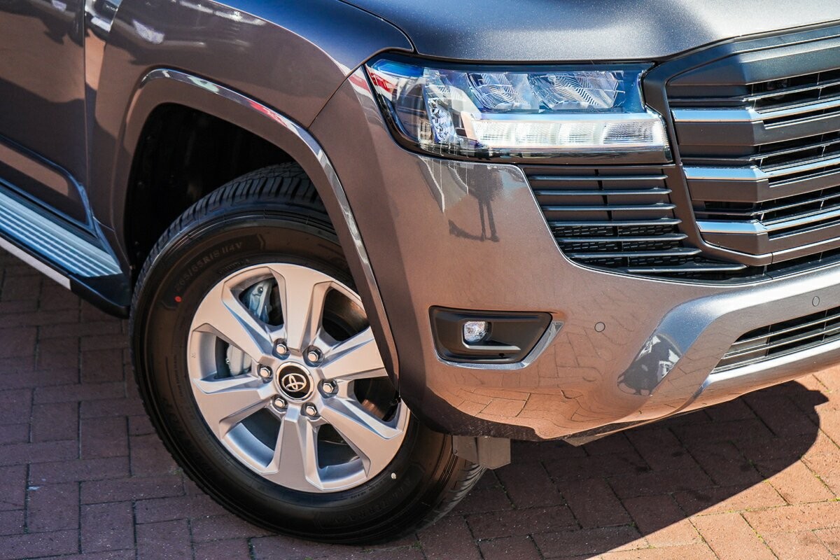 Toyota Landcruiser image 2
