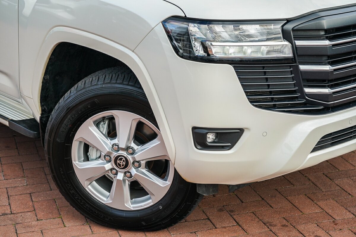Toyota Landcruiser image 2