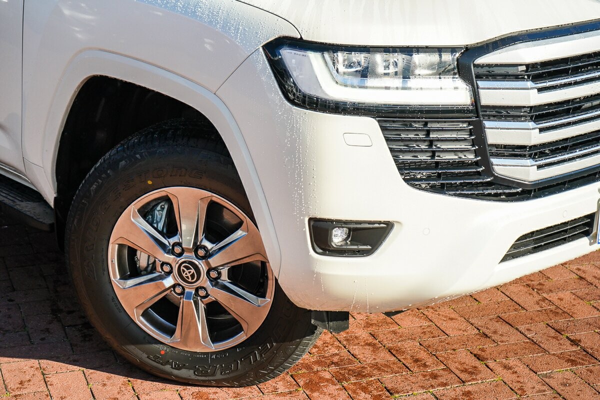 Toyota Landcruiser image 2