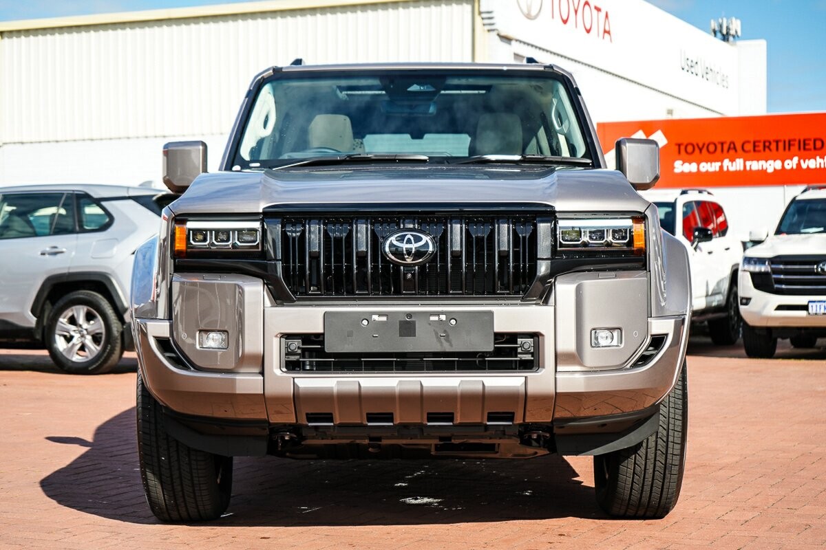 Toyota Landcruiser Prado image 3