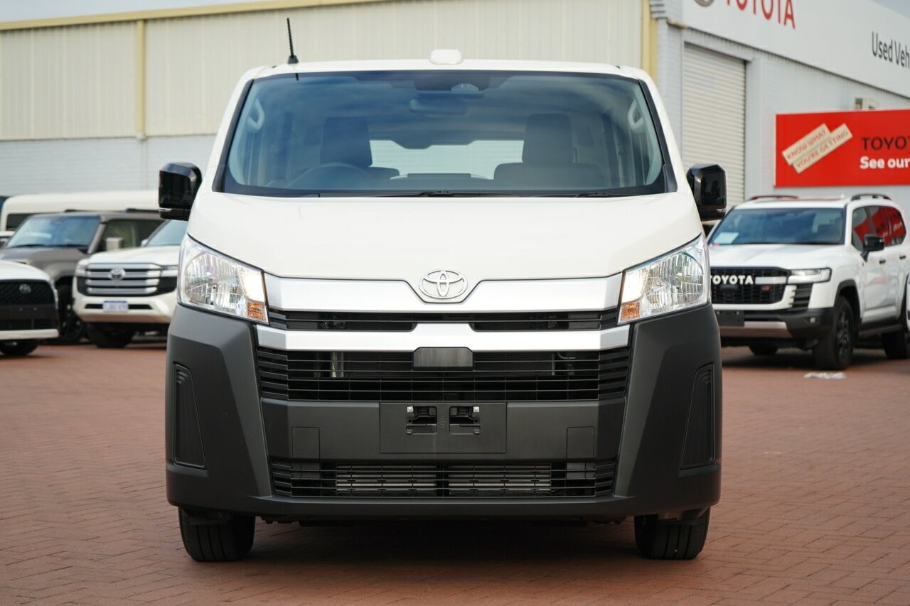 Toyota Hiace image 3