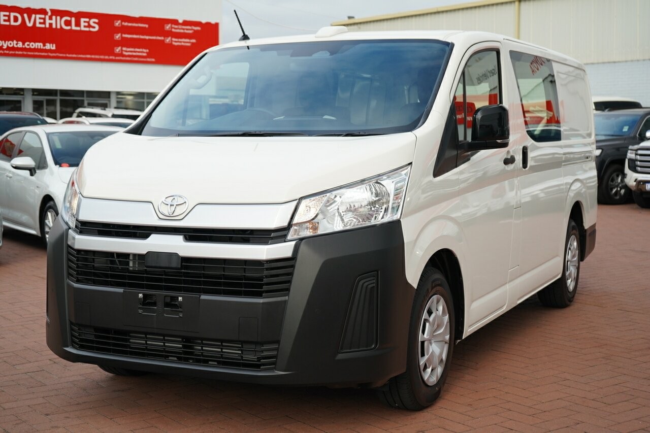 Toyota Hiace image 4