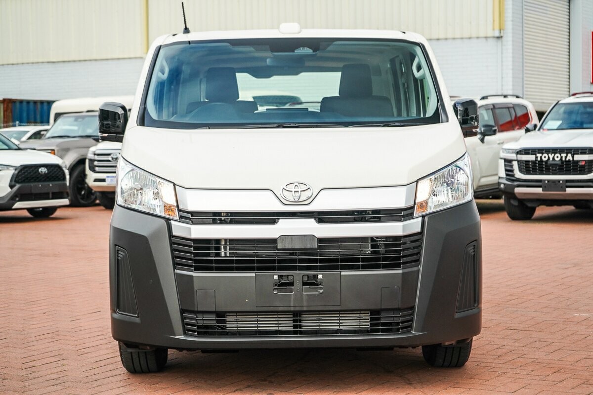 Toyota Hiace image 3