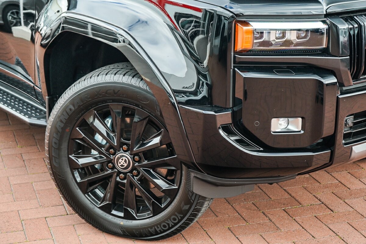 Toyota Landcruiser Prado image 2