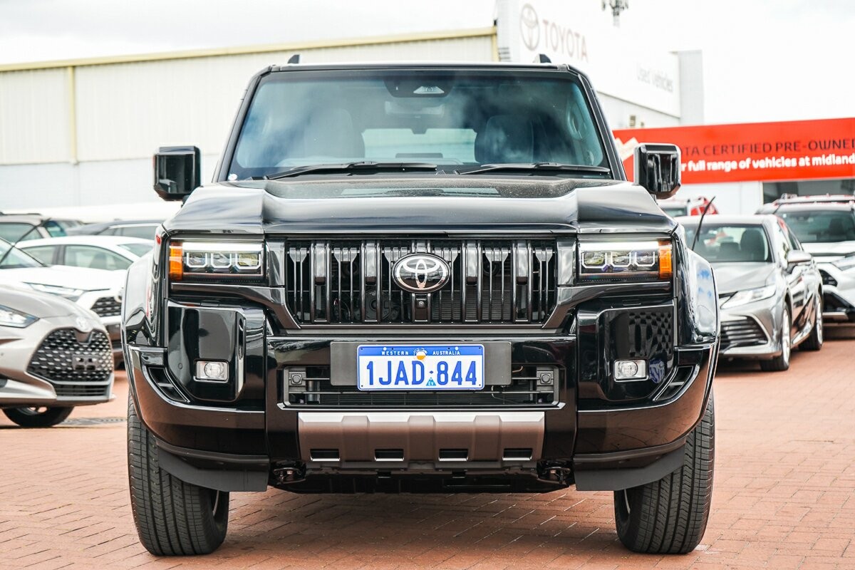 Toyota Landcruiser Prado image 3