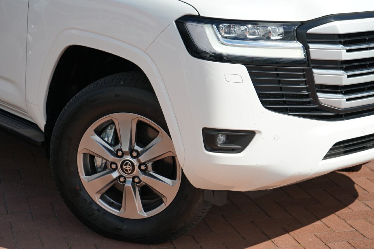 Toyota Landcruiser image 2