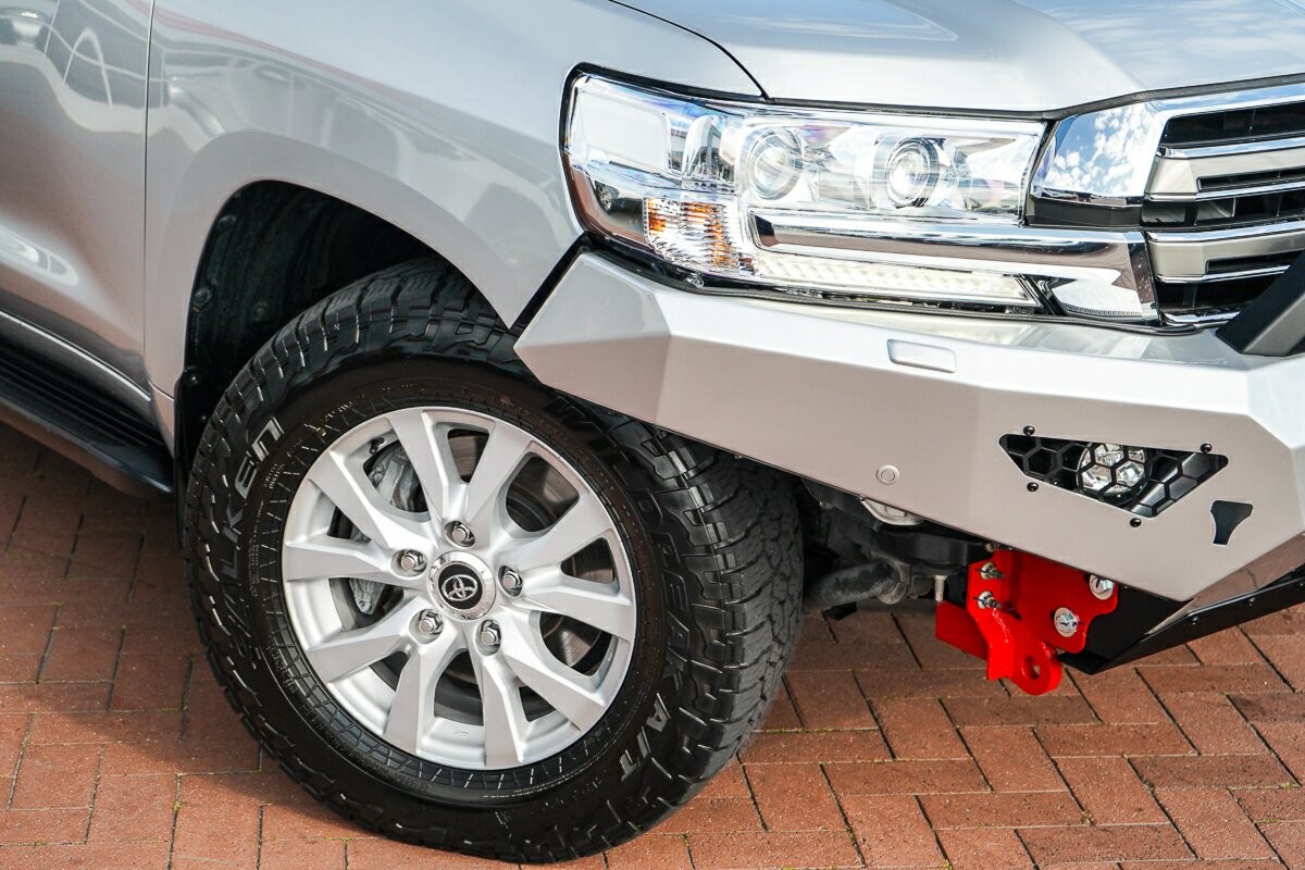 Toyota Landcruiser image 2