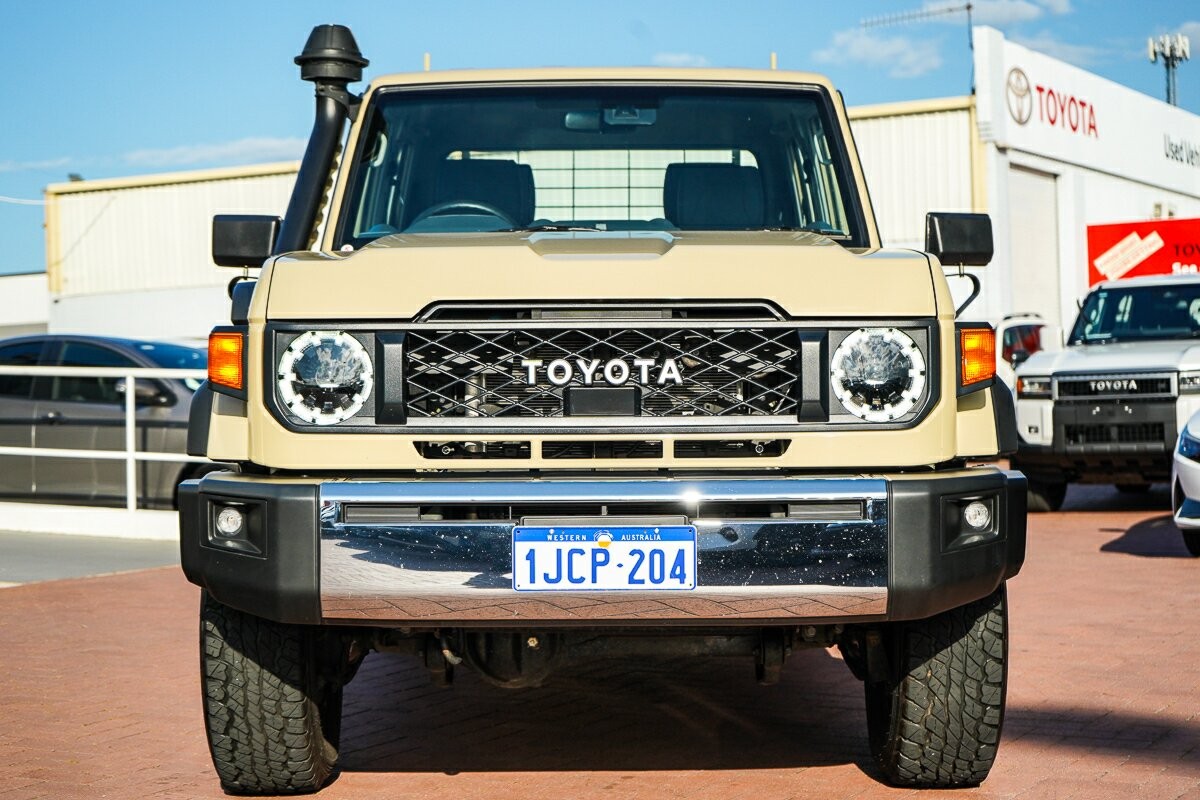 Toyota Landcruiser image 3