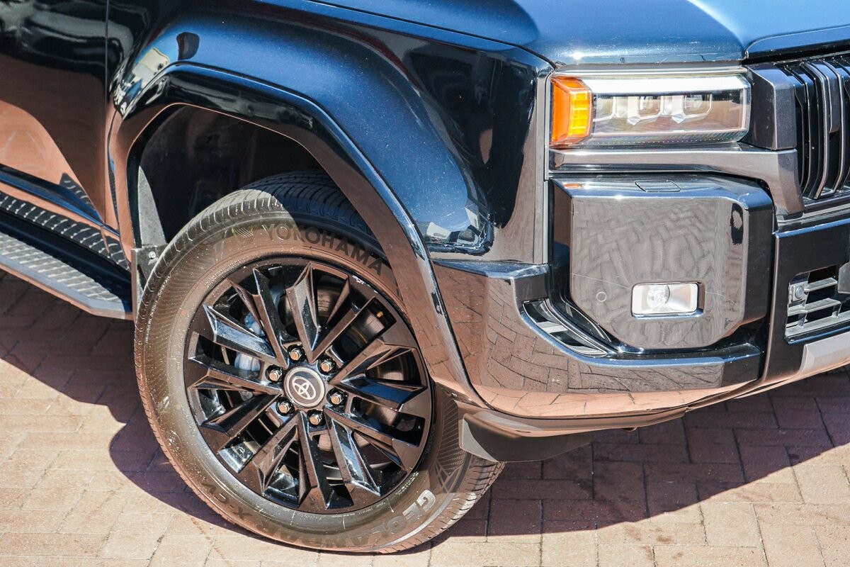 Toyota Landcruiser Prado image 2