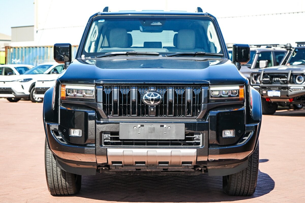 Toyota Landcruiser Prado image 3
