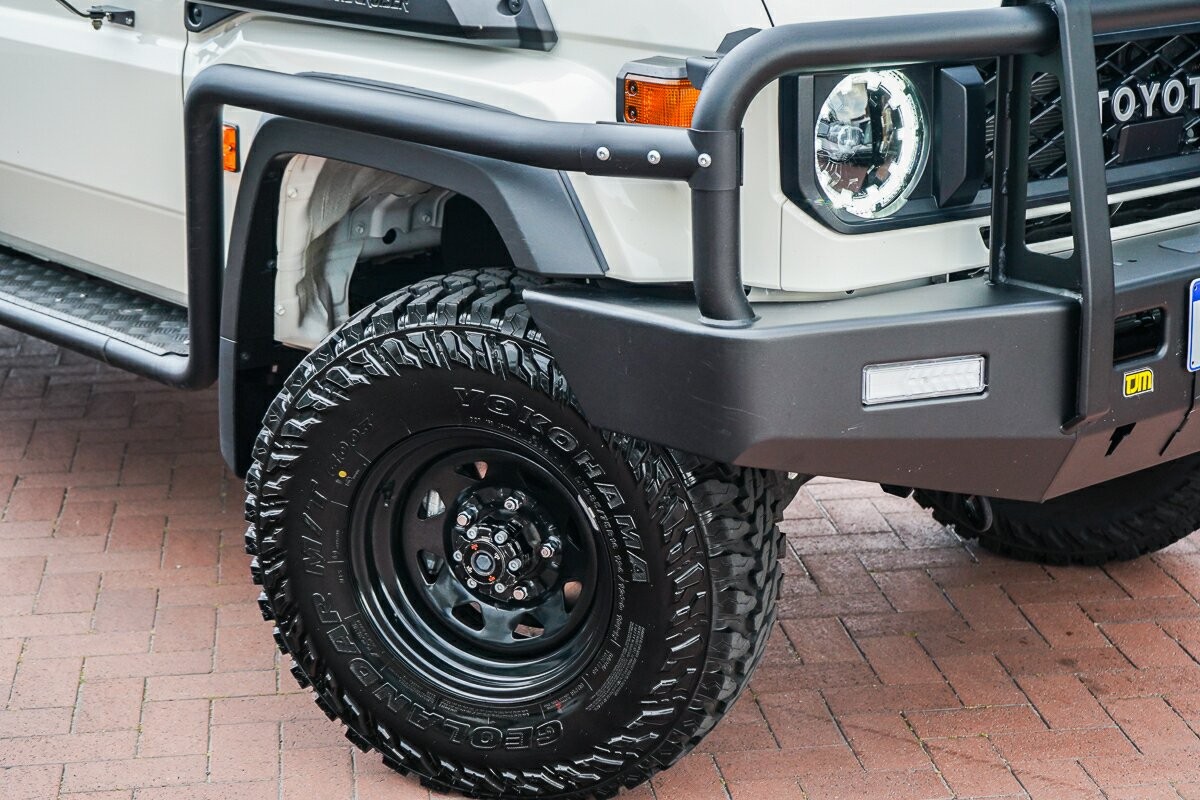 Toyota Landcruiser image 2