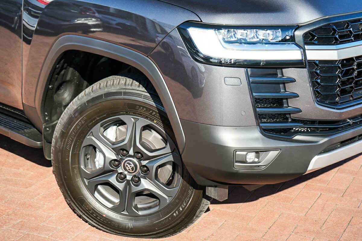 Toyota Landcruiser image 2