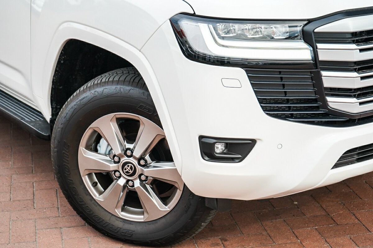 Toyota Landcruiser image 2