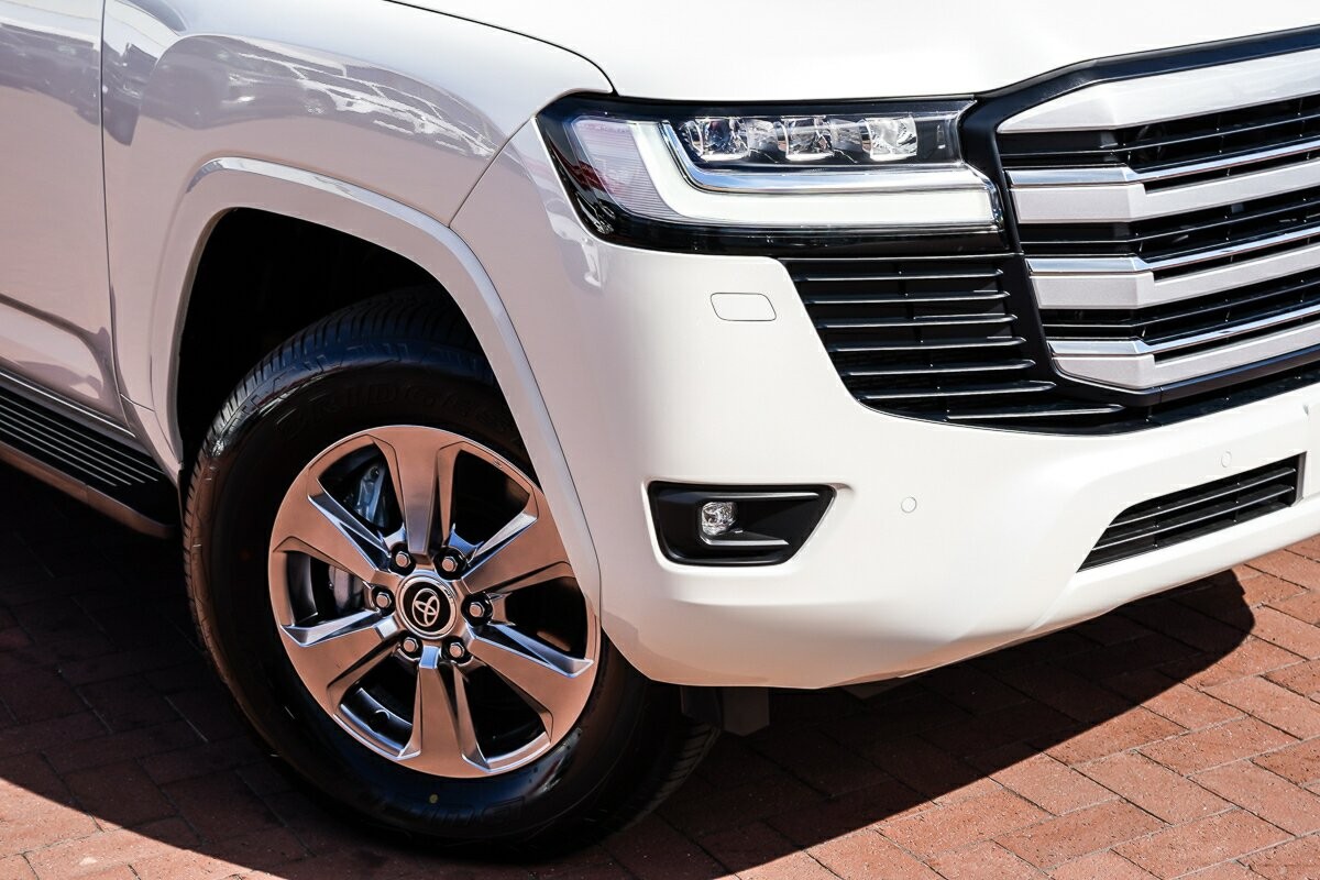 Toyota Landcruiser image 2