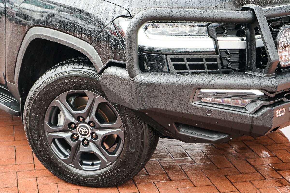 Toyota Landcruiser image 2