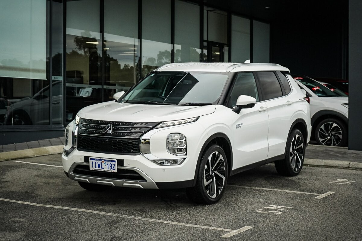 Mitsubishi Outlander image 1