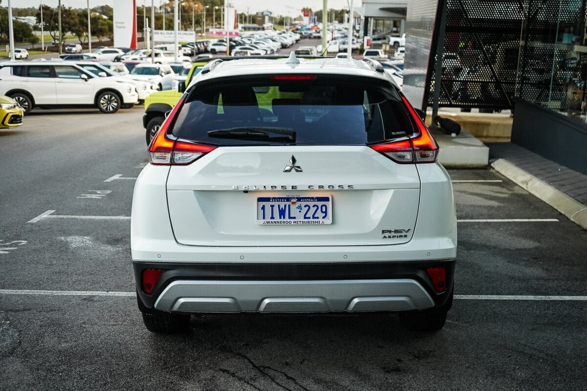 Mitsubishi Eclipse Cross image 4