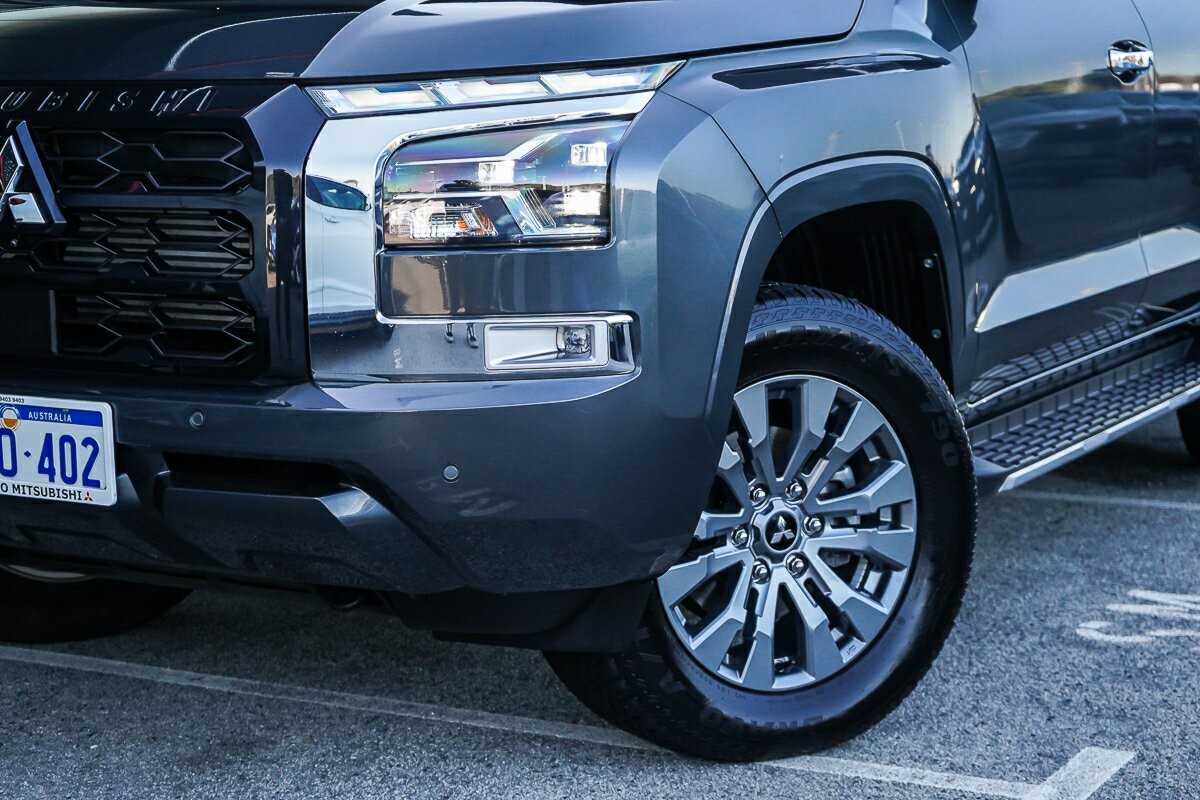 Mitsubishi Triton image 2