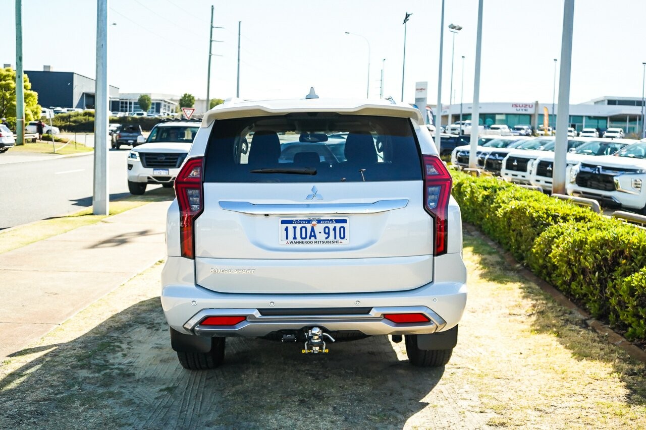 Mitsubishi Pajero Sport image 4
