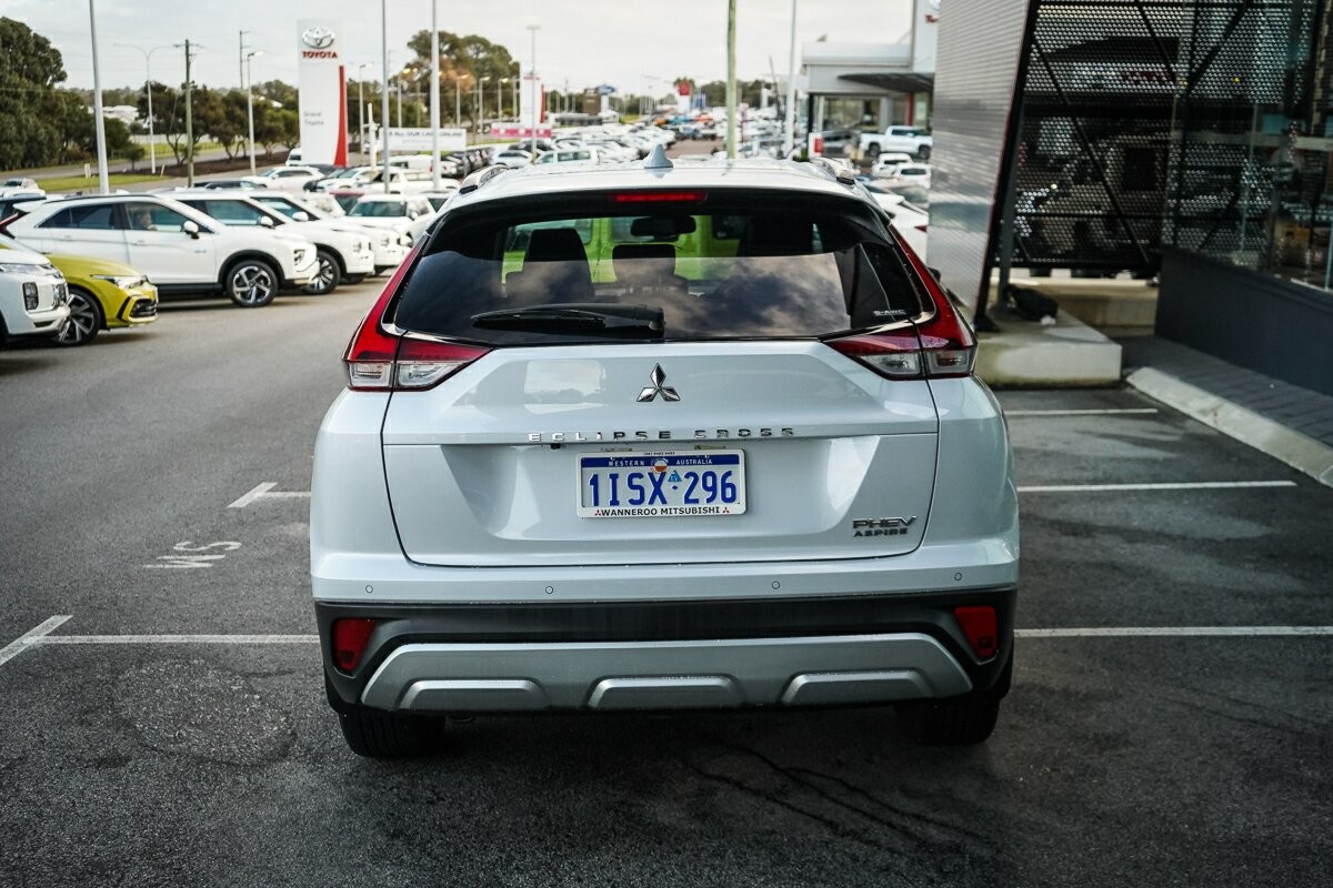 Mitsubishi Eclipse Cross image 4
