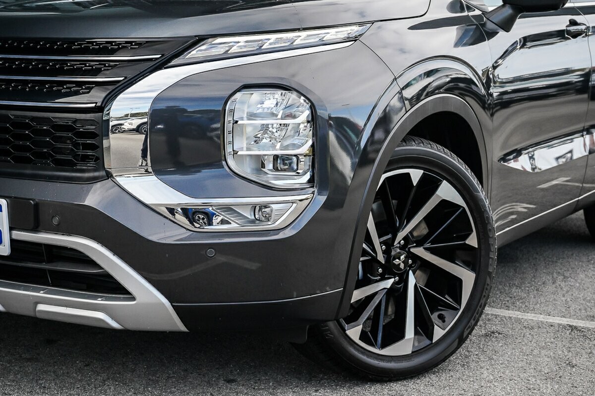 Mitsubishi Outlander image 2