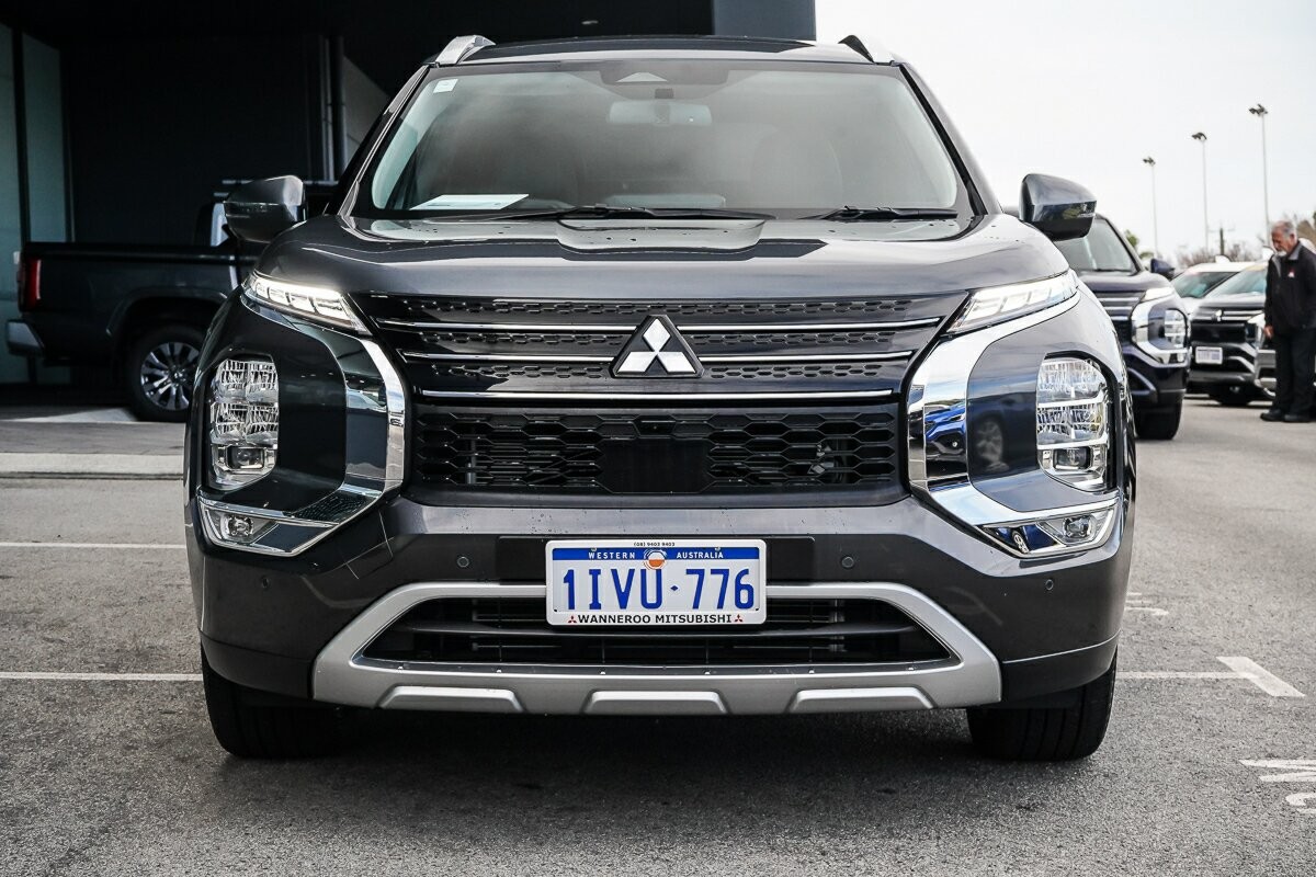 Mitsubishi Outlander image 3