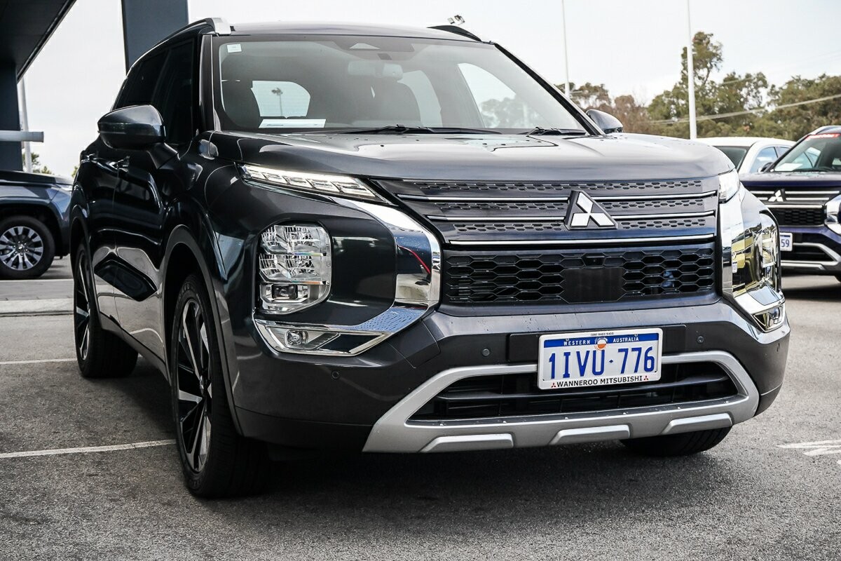 Mitsubishi Outlander image 4