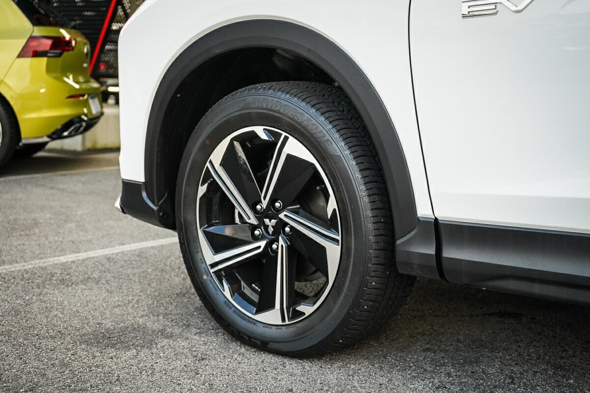 Mitsubishi Eclipse Cross image 3