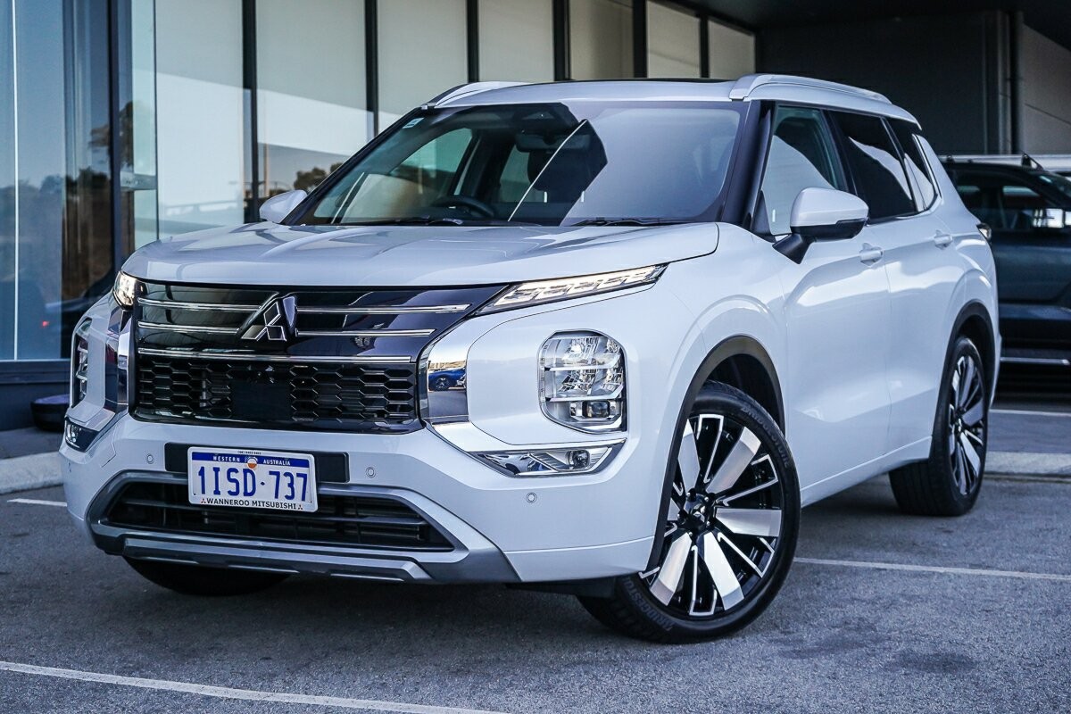 Mitsubishi Outlander image 1