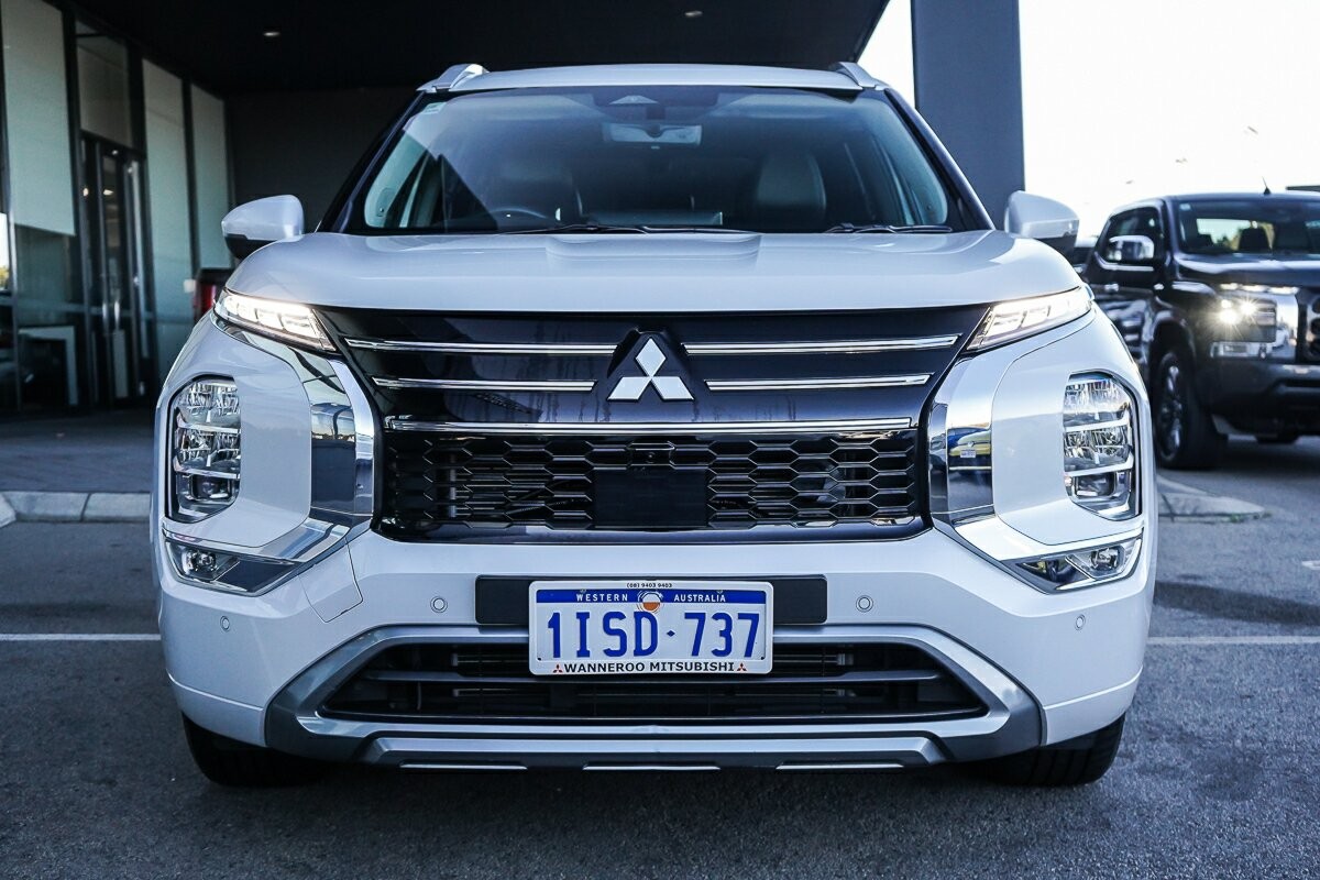 Mitsubishi Outlander image 3