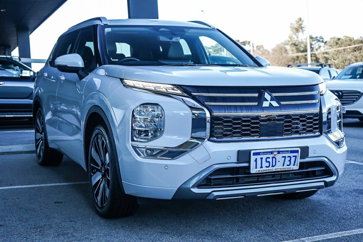 Mitsubishi Outlander image 4