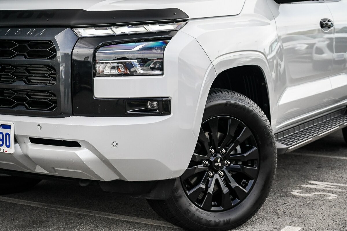 Mitsubishi Triton image 2