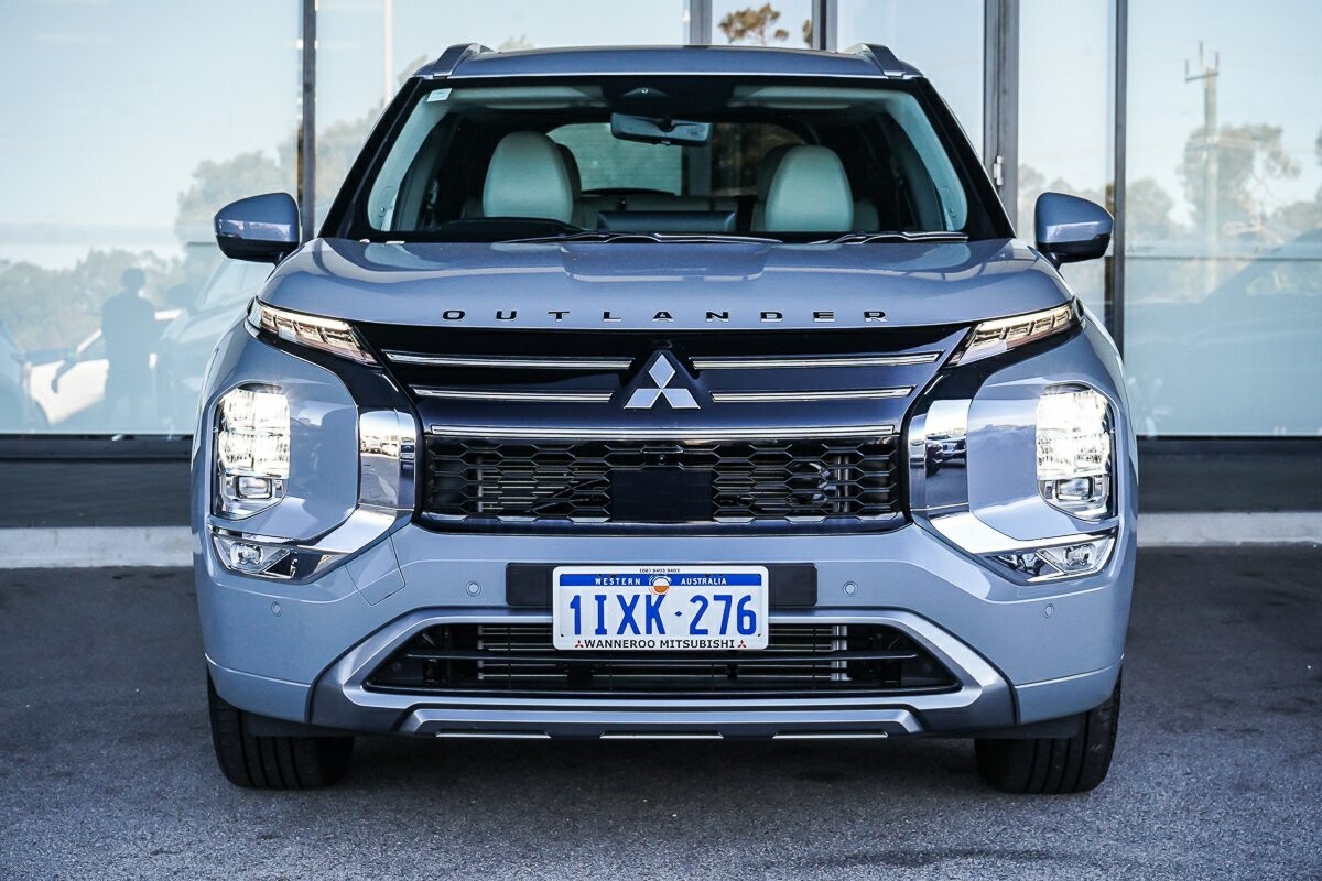 Mitsubishi Outlander image 3