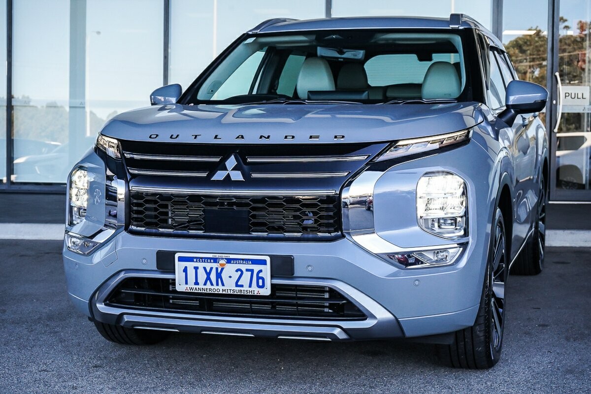 Mitsubishi Outlander image 4