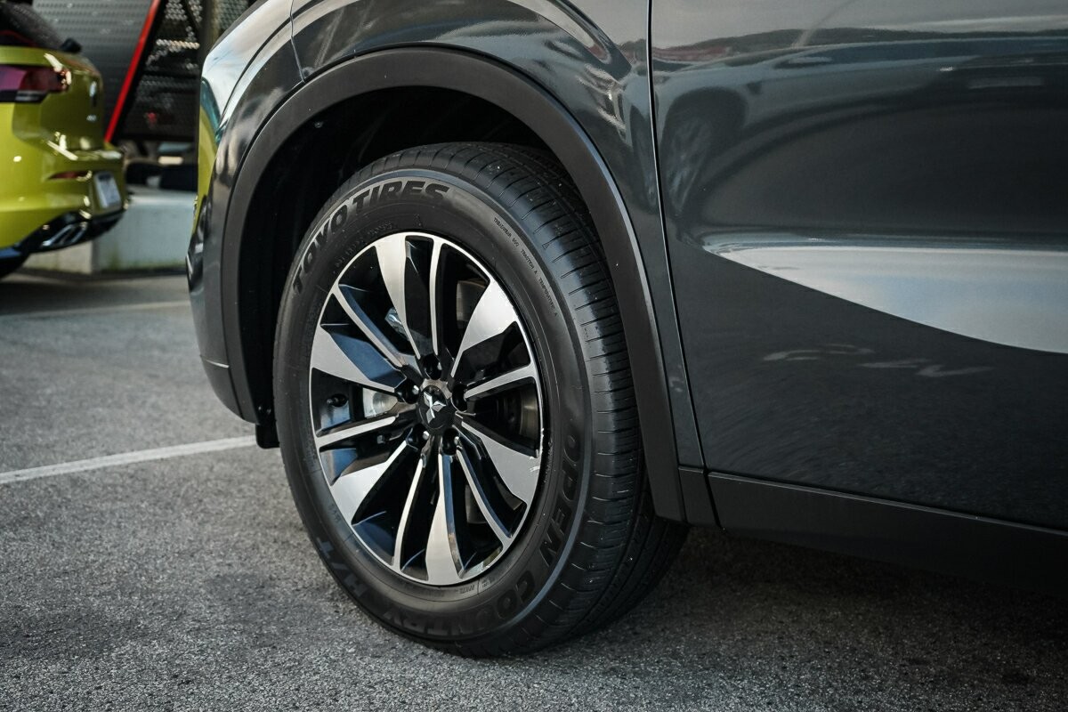 Mitsubishi Outlander image 3