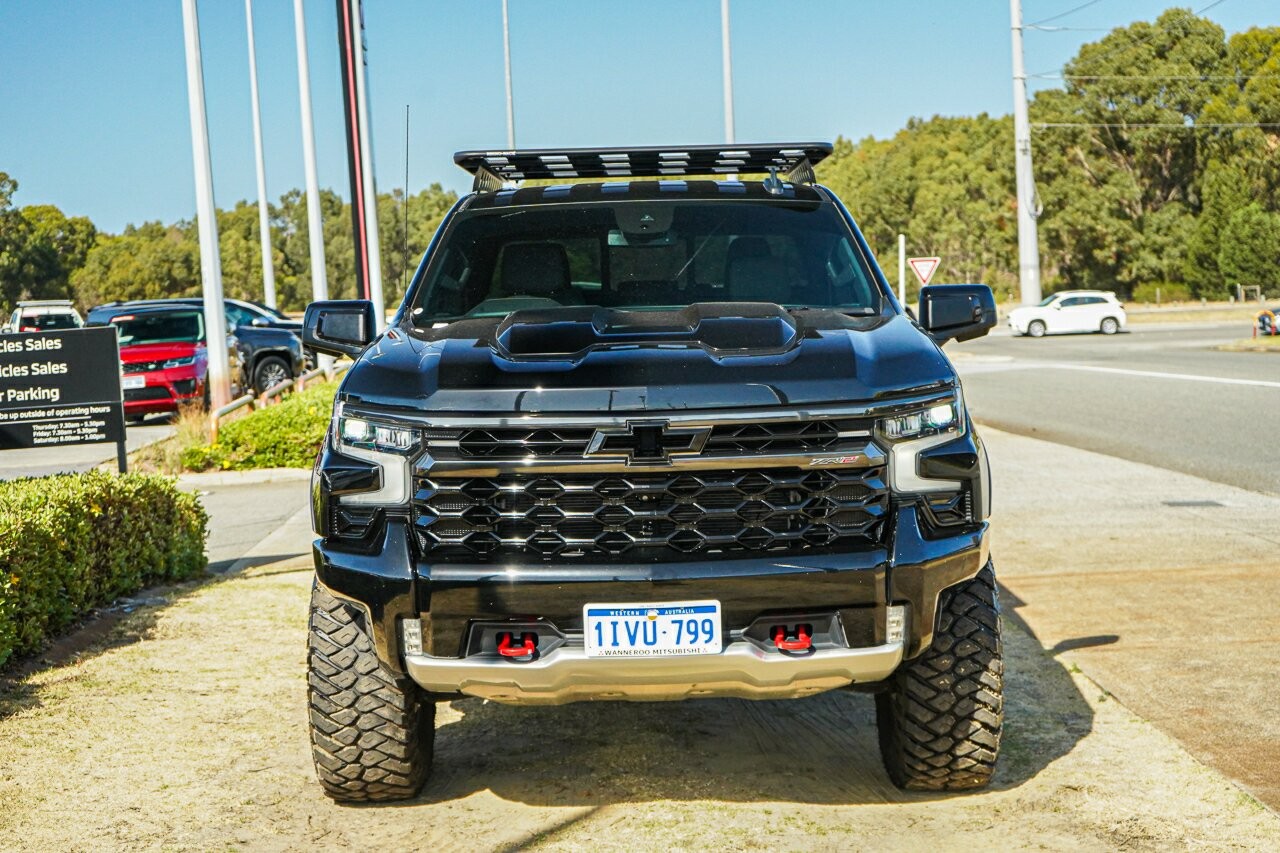 Chevrolet Silverado image 2