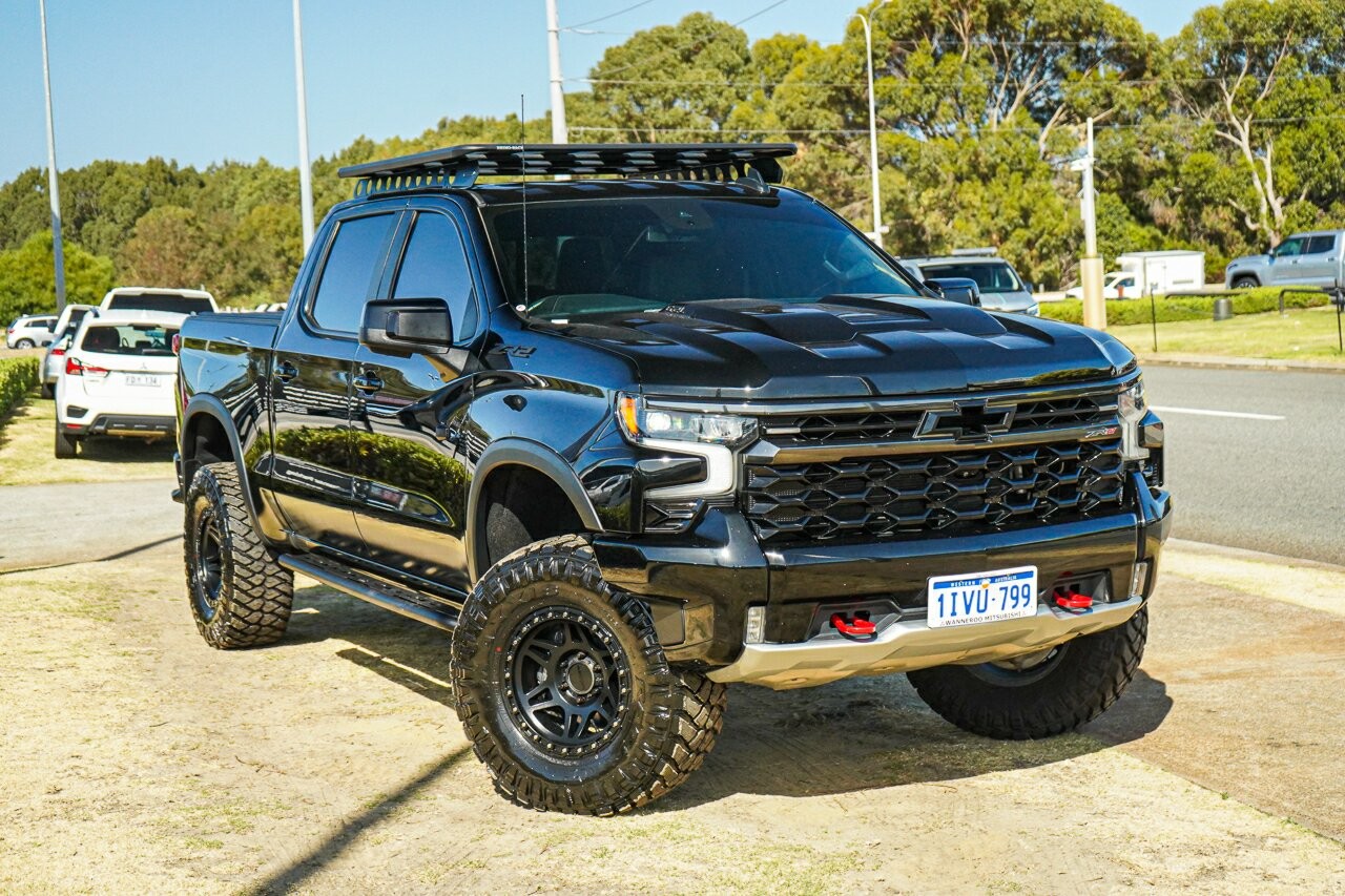 Chevrolet Silverado image 3