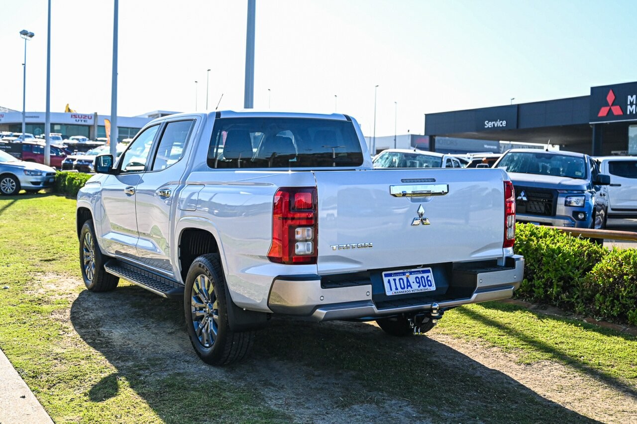 Mitsubishi Triton image 2