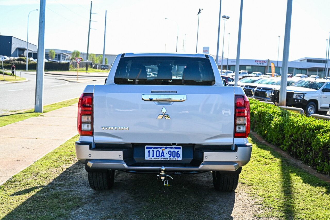 Mitsubishi Triton image 3