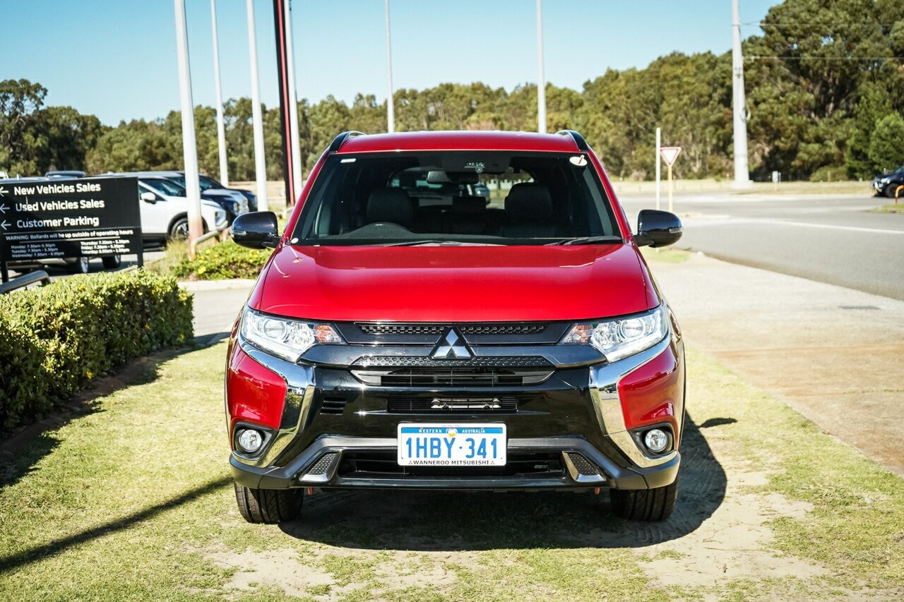 Mitsubishi Outlander image 2