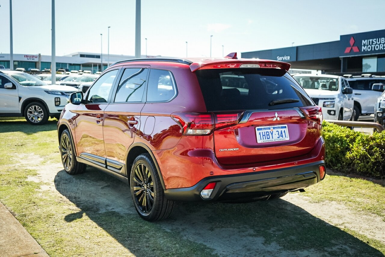 Mitsubishi Outlander image 4