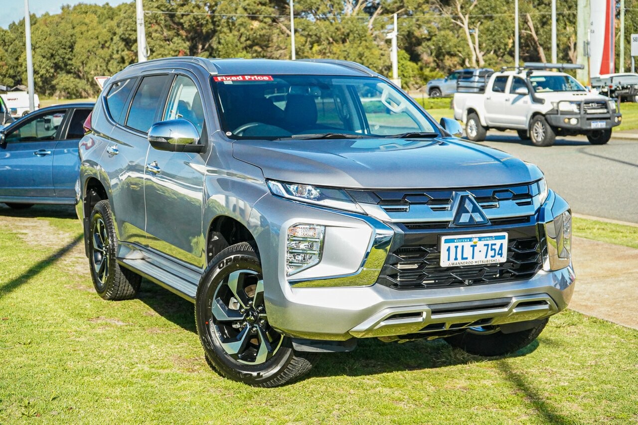 Mitsubishi Pajero Sport image 1